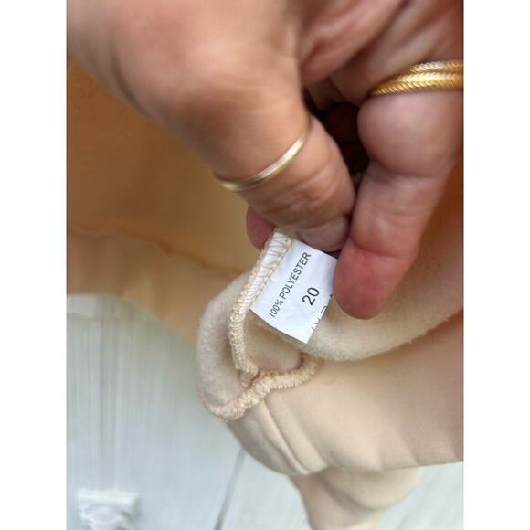 Harry’s House Cream Sweatshirt - Picture 4 of 6